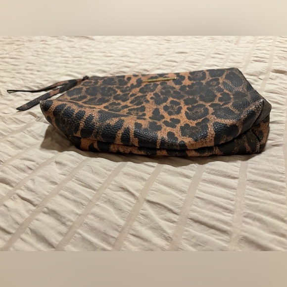 Steve Madden Leopard Print Clutch - Picture 4 of 6